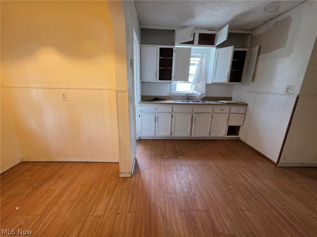 10605 Grace Avenue, Garfield Heights, OH 44125
