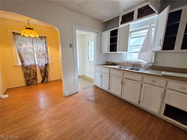 10605 Grace Avenue, Garfield Heights, OH 44125