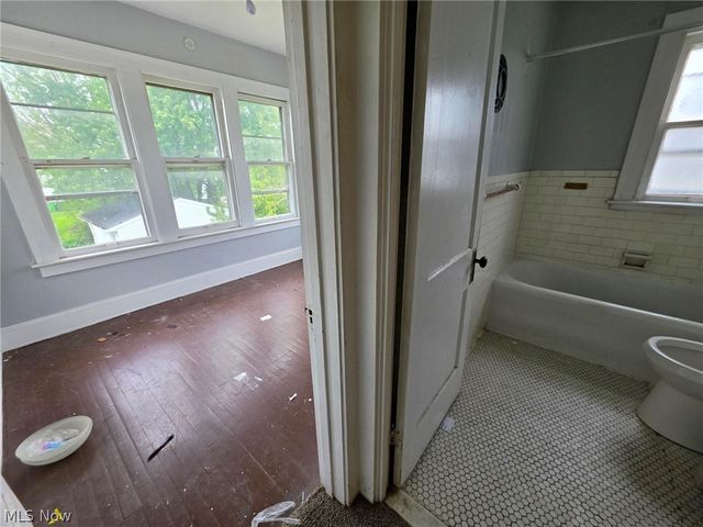 10605 Grace Avenue, Garfield Heights, OH 44125