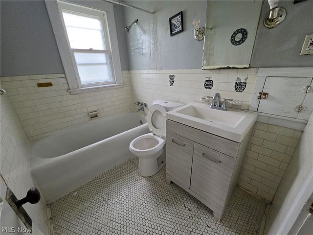 10605 Grace Avenue, Garfield Heights, OH 44125