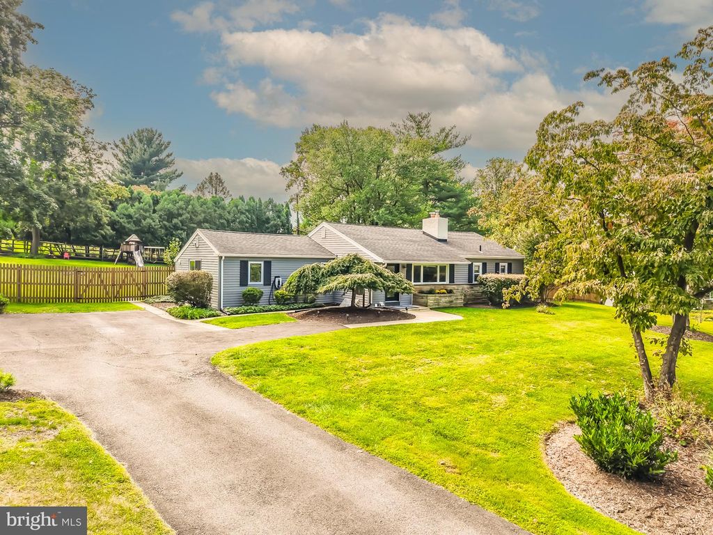 634 OVERLOOK DR, DOWNINGTOWN, PA 19335 — photo 2