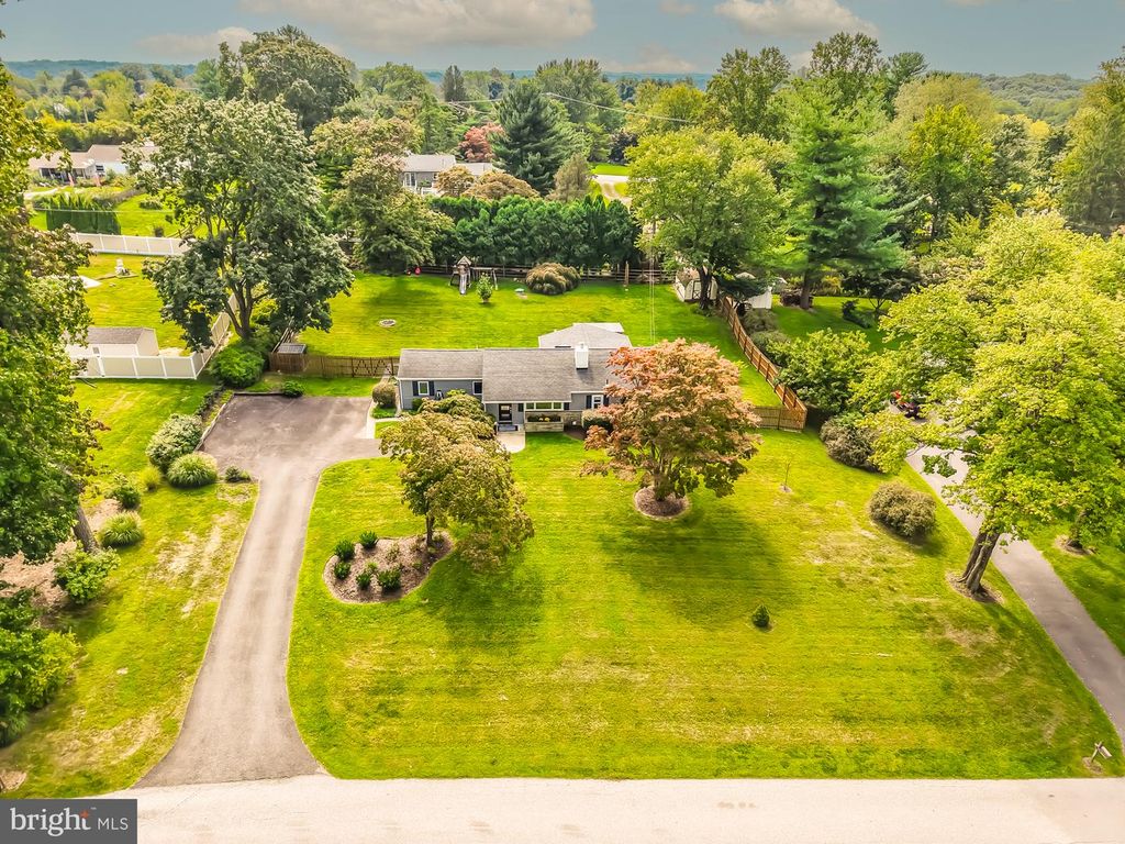 634 OVERLOOK DR, DOWNINGTOWN, PA 19335 — photo 4