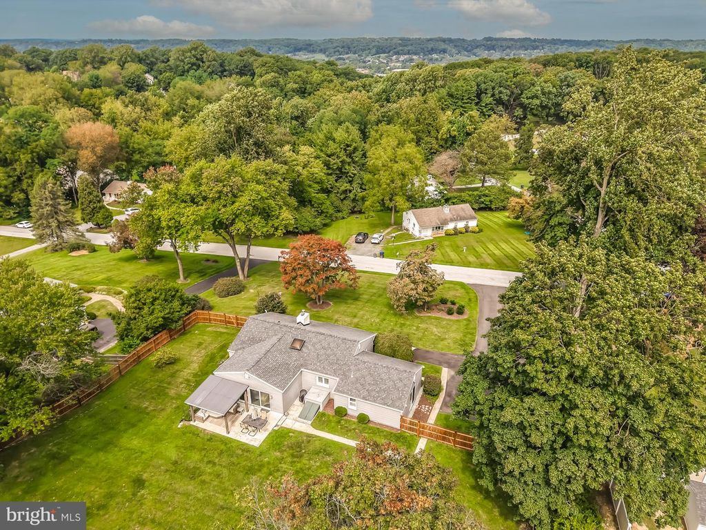 634 OVERLOOK DR, DOWNINGTOWN, PA 19335 — photo 5