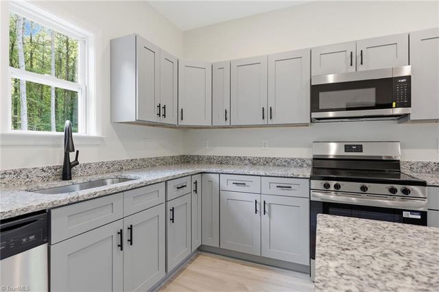 122 Maplewood Avenue, Thomasville, NC 27360