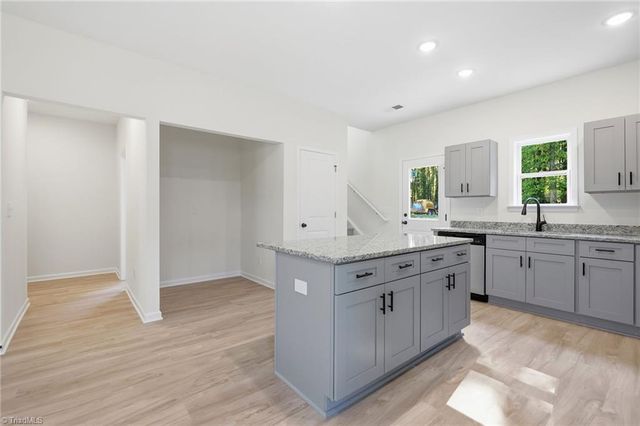 122 Maplewood Avenue, Thomasville, NC 27360