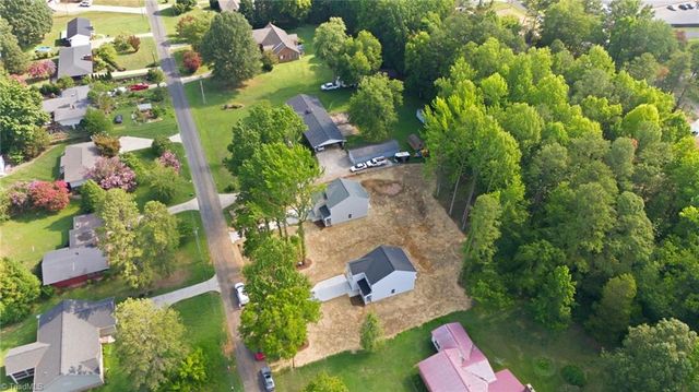 122 Maplewood Avenue, Thomasville, NC 27360