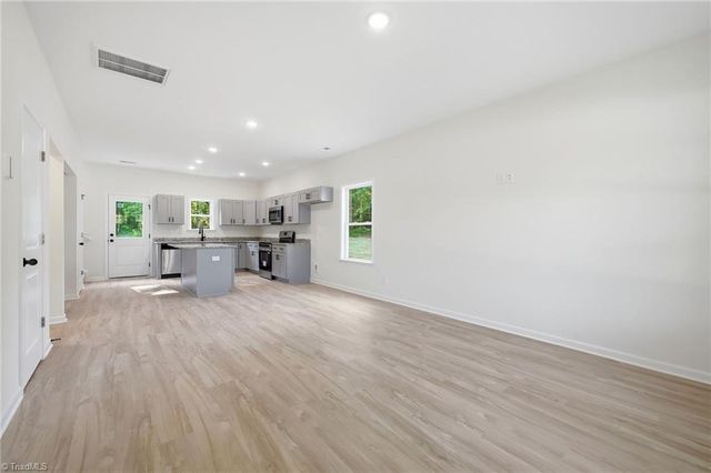 122 Maplewood Avenue, Thomasville, NC 27360
