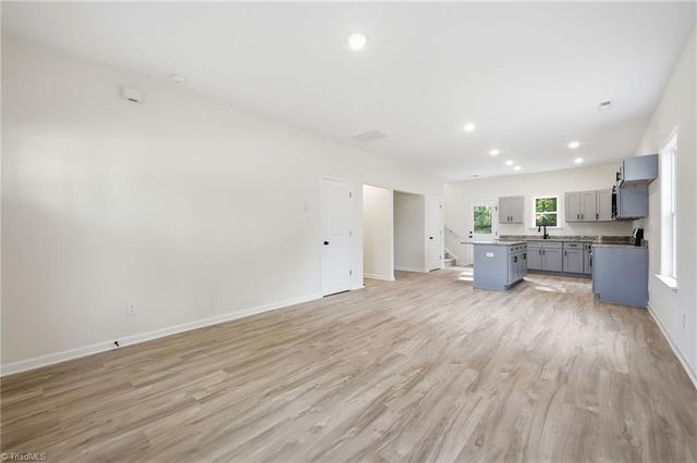 122 Maplewood Avenue, Thomasville, NC 27360