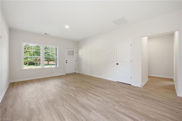 122 Maplewood Avenue, Thomasville, NC 27360