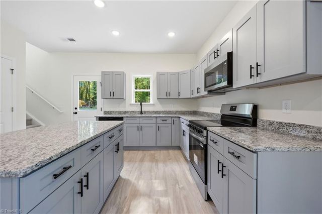 122 Maplewood Avenue, Thomasville, NC 27360