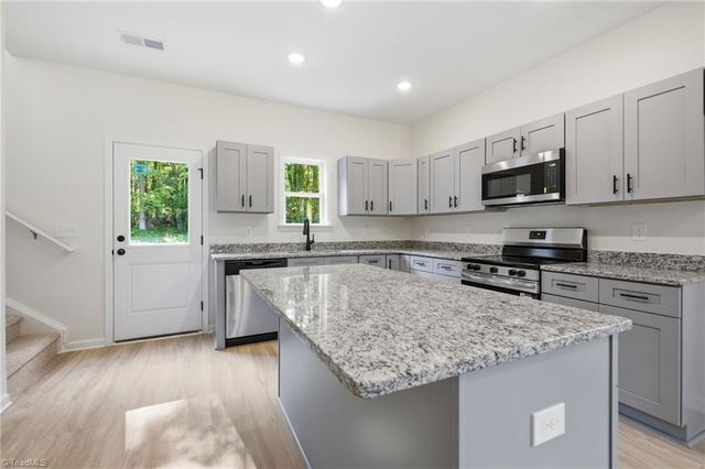 122 Maplewood Avenue, Thomasville, NC 27360