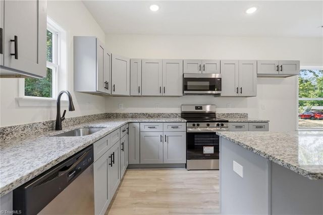 122 Maplewood Avenue, Thomasville, NC 27360