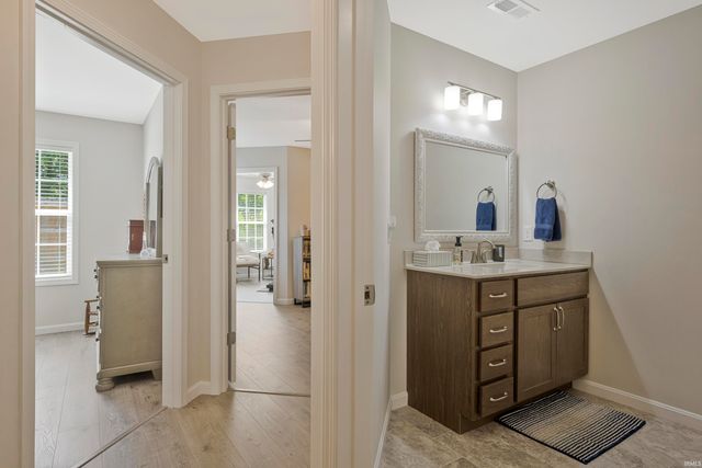 5321 Dauby Unit B Drive, Evansville, IN 47710