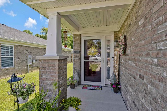 5321 Dauby Unit B Drive, Evansville, IN 47710