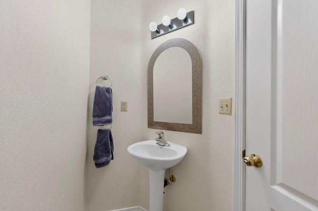 9232 Bluewood Lane NE, Albuquerque, NM 87122