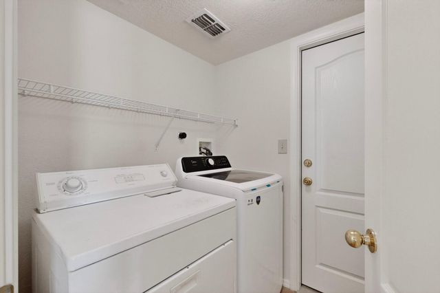 9232 Bluewood Lane NE, Albuquerque, NM 87122