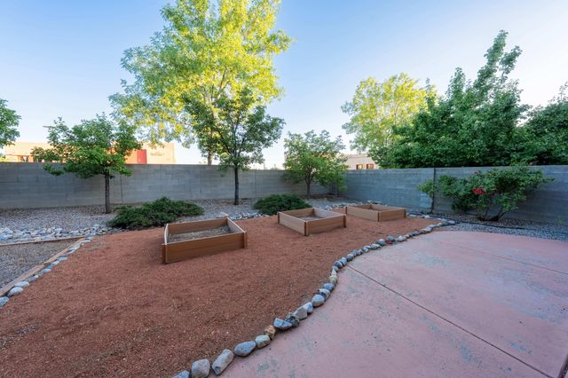 9232 Bluewood Lane NE, Albuquerque, NM 87122