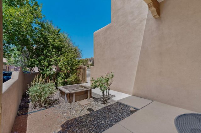 9232 Bluewood Lane NE, Albuquerque, NM 87122