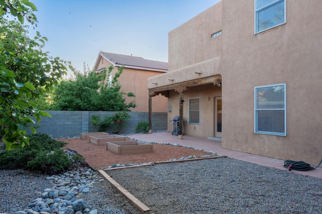 9232 Bluewood Lane NE, Albuquerque, NM 87122
