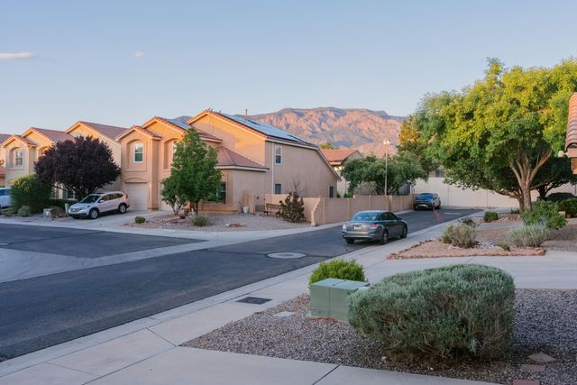9232 Bluewood Lane NE, Albuquerque, NM 87122