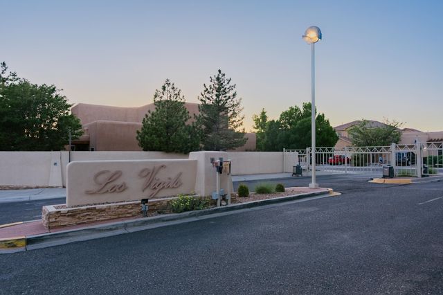 9232 Bluewood Lane NE, Albuquerque, NM 87122