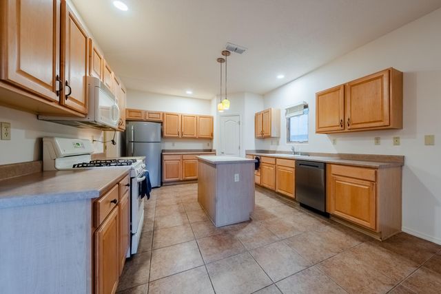 9232 Bluewood Lane NE, Albuquerque, NM 87122