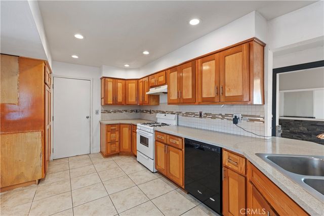 23859 South Road, Apple Valley, CA 92307