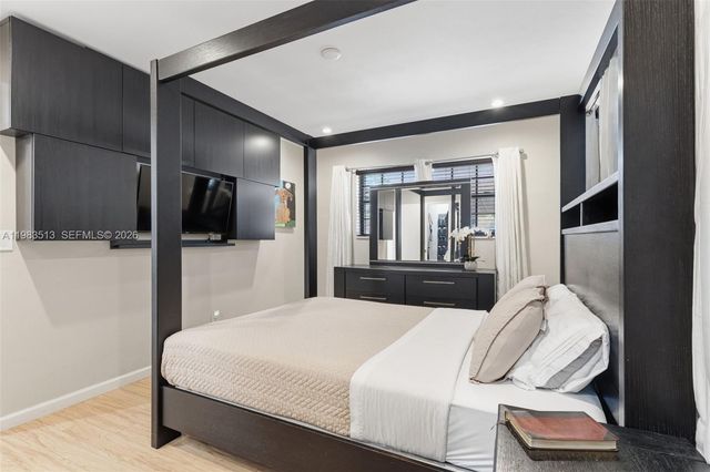 2485 NE 214th St, Miami, FL 33180