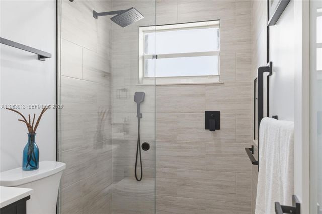 2485 NE 214th St, Miami, FL 33180