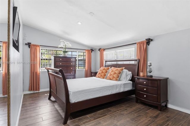 2485 NE 214th St, Miami, FL 33180