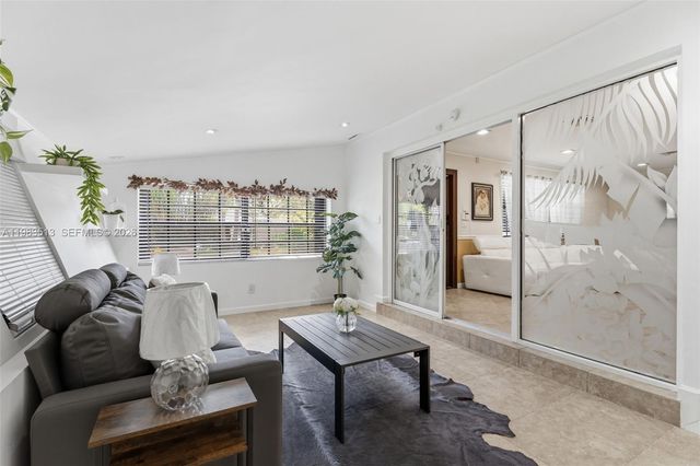 2485 NE 214th St, Miami, FL 33180