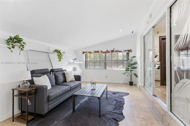 2485 NE 214th St, Miami, FL 33180