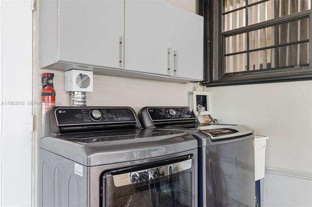 2485 NE 214th St, Miami, FL 33180