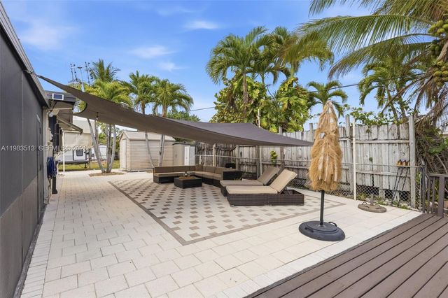 2485 NE 214th St, Miami, FL 33180