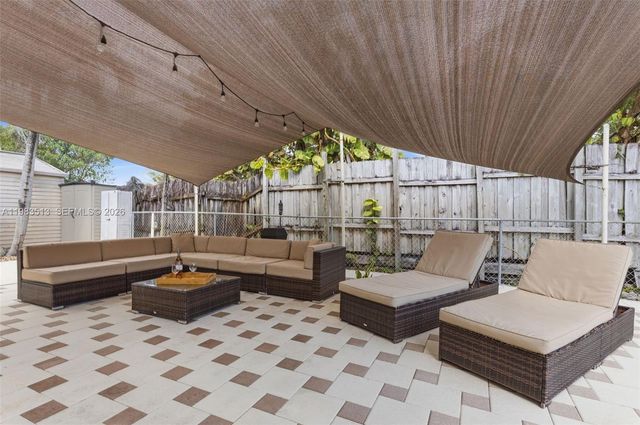 2485 NE 214th St, Miami, FL 33180