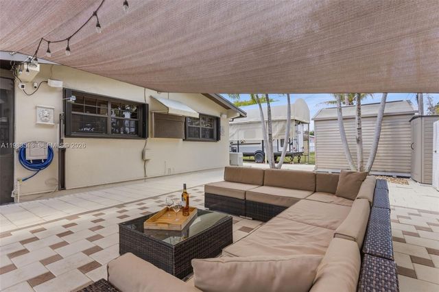 2485 NE 214th St, Miami, FL 33180