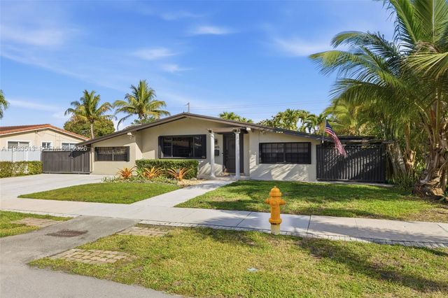 2485 NE 214th St, Miami, FL 33180