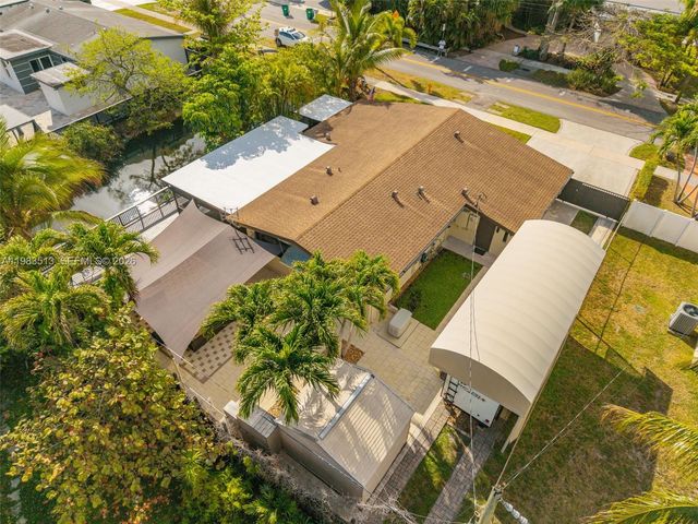 2485 NE 214th St, Miami, FL 33180