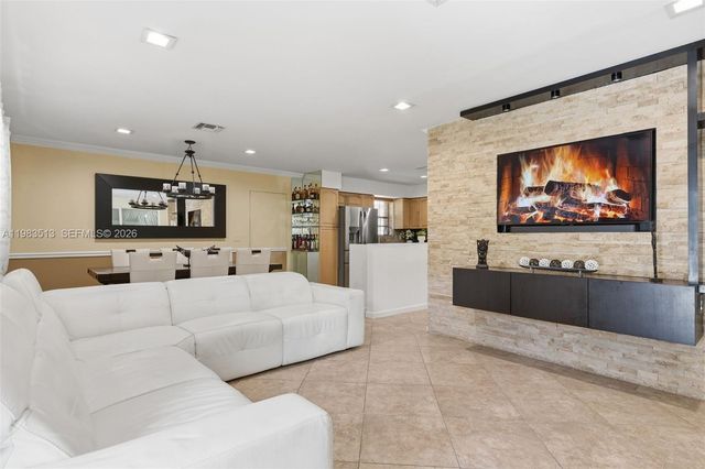 2485 NE 214th St, Miami, FL 33180