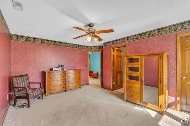 7433 SW Falcon ST, Topeka, KS 66610