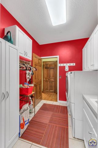 7433 SW Falcon ST, Topeka, KS 66610