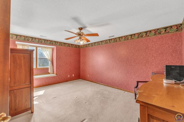 7433 SW Falcon ST, Topeka, KS 66610