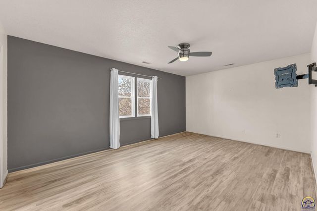 7433 SW Falcon ST, Topeka, KS 66610