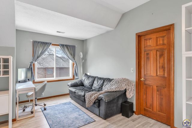 7433 SW Falcon ST, Topeka, KS 66610