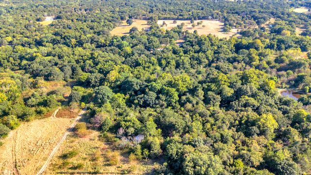 2190 County Road 1215, Savoy, TX 75479