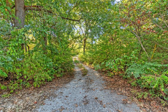 2190 County Road 1215, Savoy, TX 75479