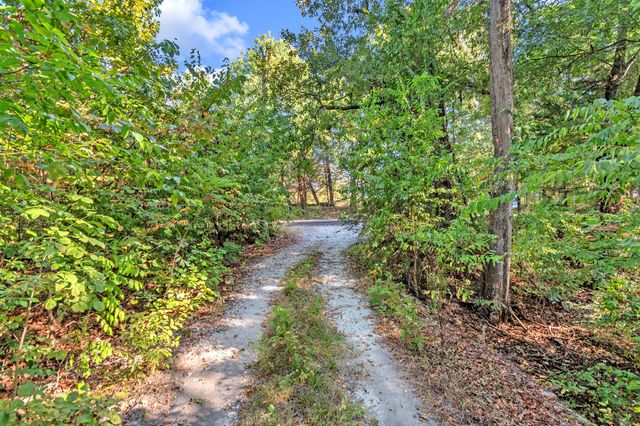 2190 County Road 1215, Savoy, TX 75479