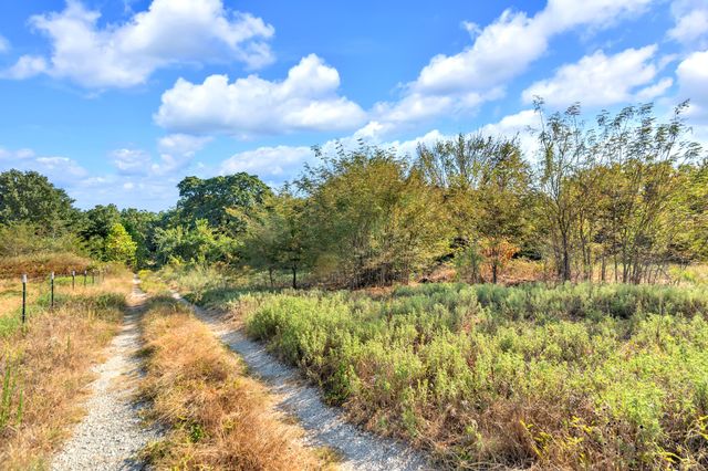 2190 County Road 1215, Savoy, TX 75479
