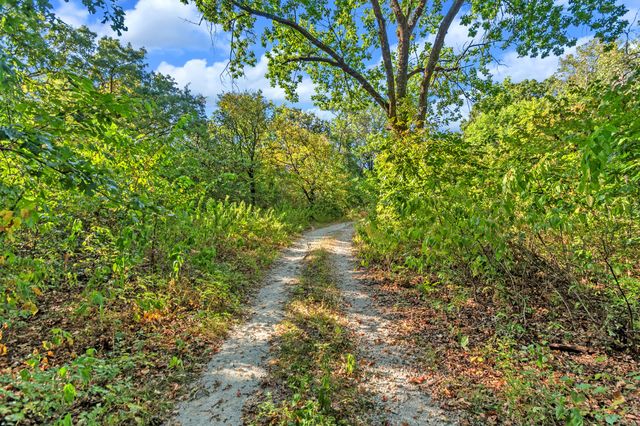 2190 County Road 1215, Savoy, TX 75479
