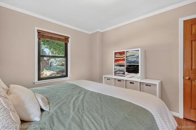 2436 N Vermont Avenue, Royal Oak, MI 48073